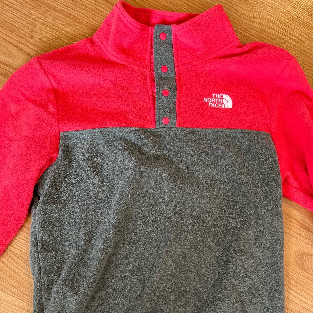 The North Face fleece pullover‎